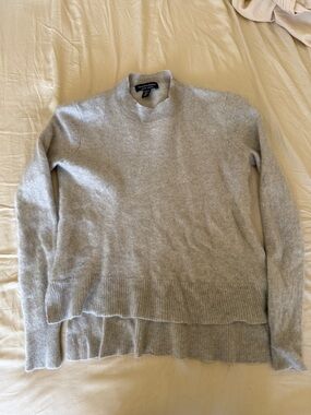 Saks Fifth Avenue Light Gray Crewneck Sweater 100% Cashmere Small